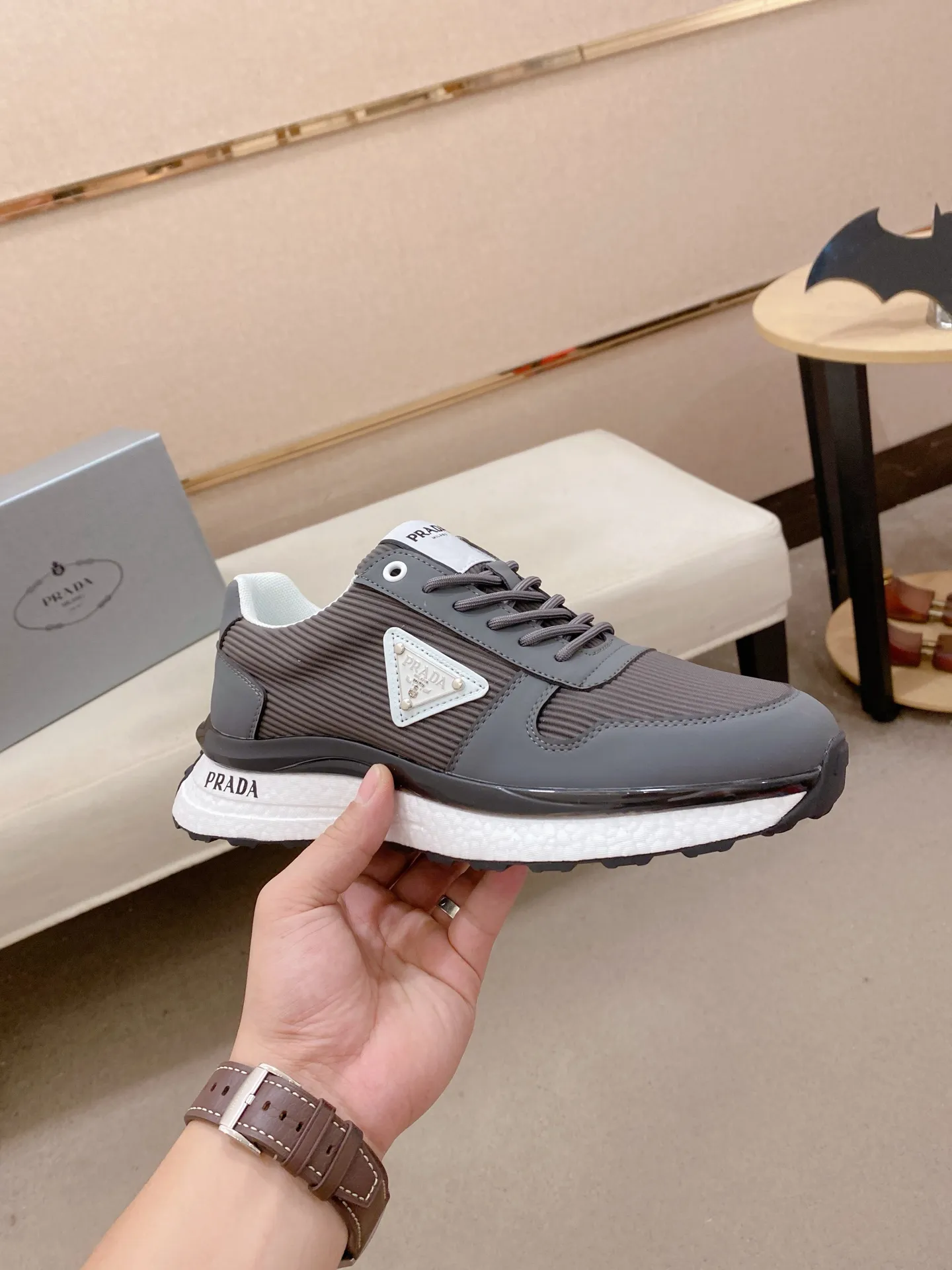 Men's shoes 💰: 462💰 [Prada～Prada] Trendy new styles are on the market. Same style as the official website. Counter quality. Original version. [Strong] [Strong] Imported selected first-layer cowhide. Comfortable and breathable sheepskin lining, fine workmanship, upper layer made of 100% pure cowhide, original last shape, comfortable on the feet, shoe sizes 38 to 44